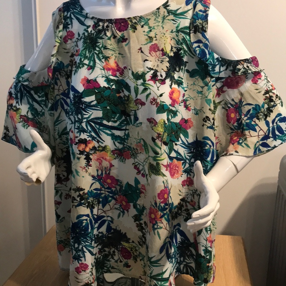 Cold-Shoulder Floral Blouse in Cream and Multi